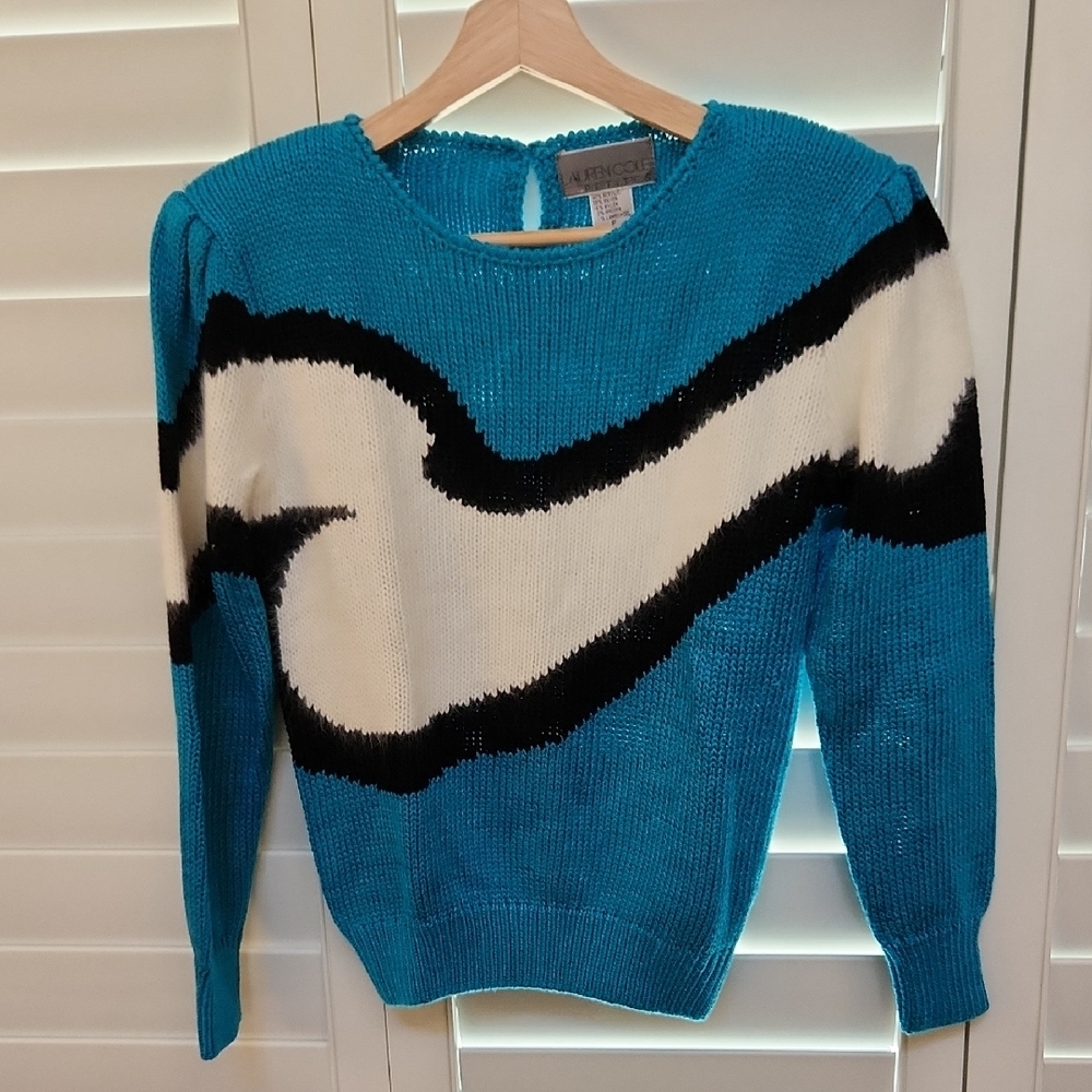 Vintage Style. Blue and White Crew Neck Sweater with Dynamic Pattern